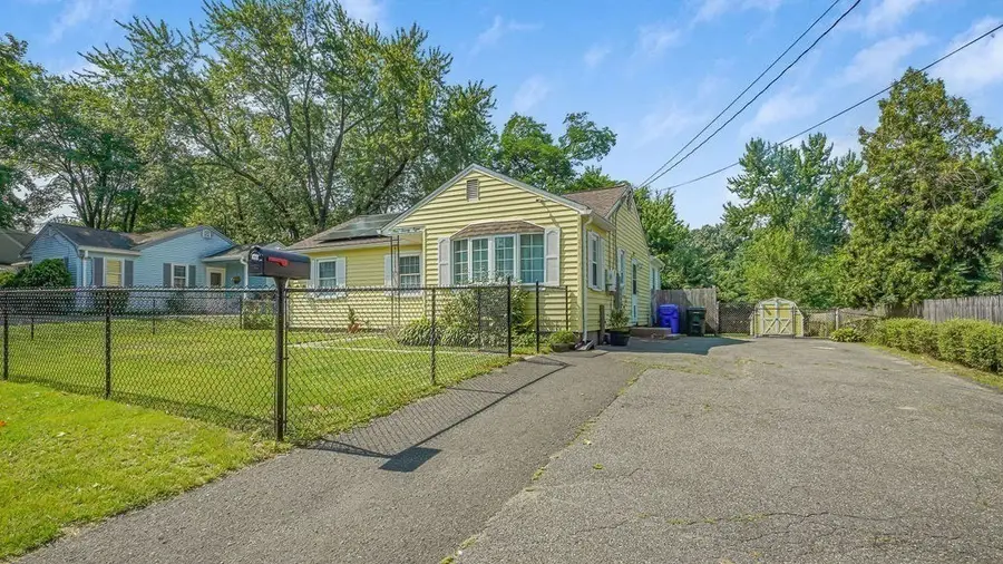 128 W Canton Cir, Springfield, MA 01104 - #2
