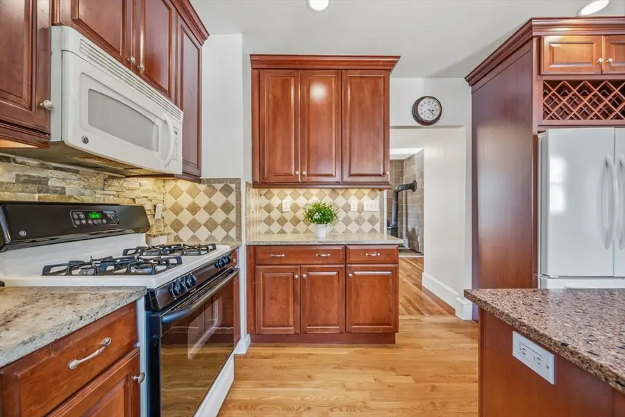 16 Linwood St, Holbrook, MA 02343 - #2