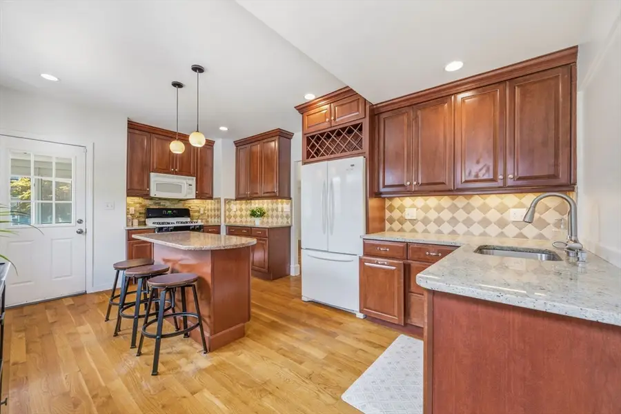 16 Linwood St, Holbrook, MA 02343 - #3