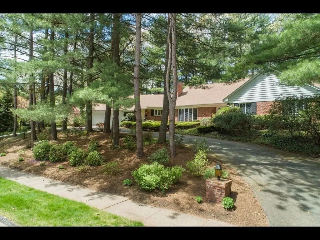 208 Tanglewood Dr, Longmeadow, MA 01106 - #1