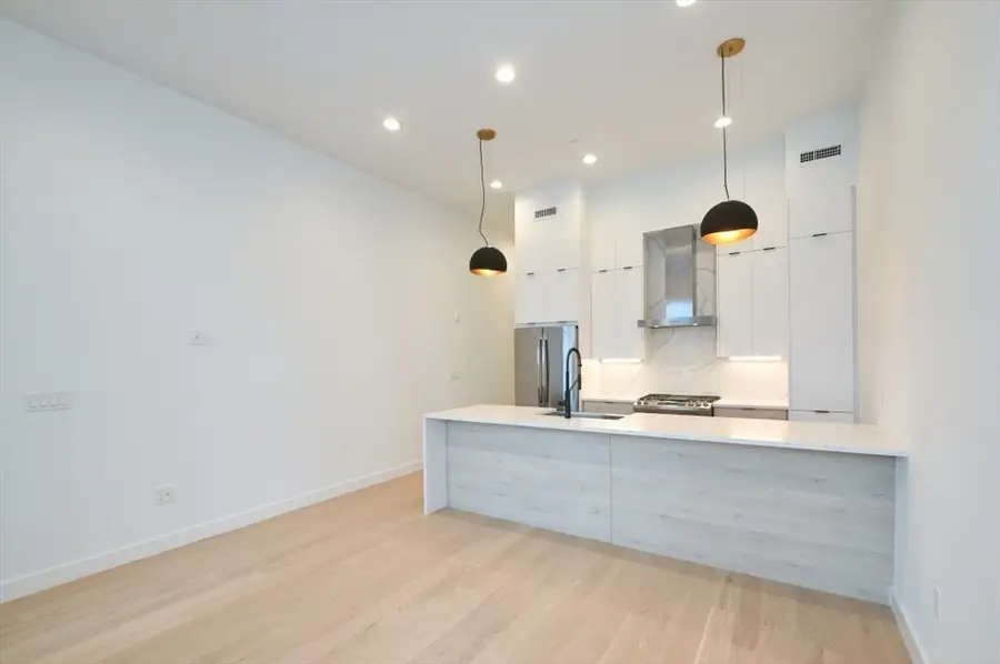 360 Meridian St #5, Boston, MA 02128 - #3