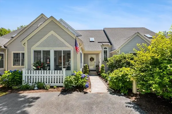 7 Gold Leaf Ln #7, Mashpee, MA 02649