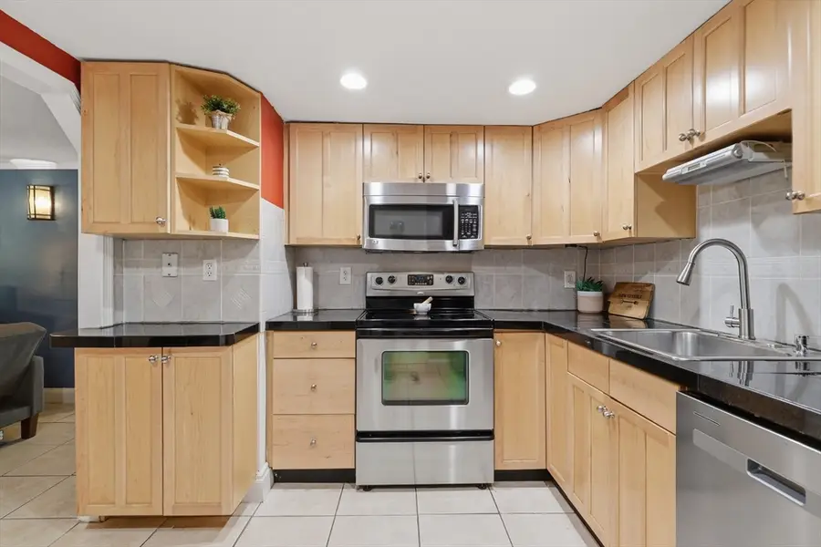 10 Hazelwood Ave #2, Dracut, MA 01826 - #3
