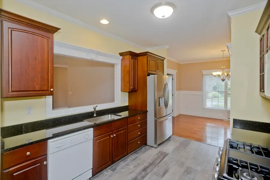 15 Avalon Place, Feeding Hills, MA 01030 - #3