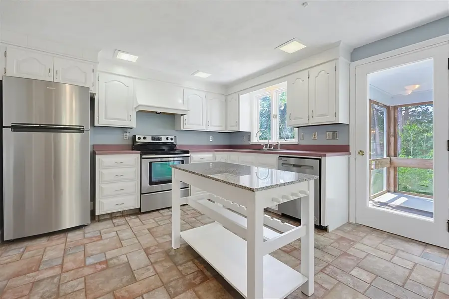 86 North Ave, Mendon, MA 01756 - #3
