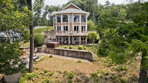 10 Two States Ave, Southwick, MA 01077