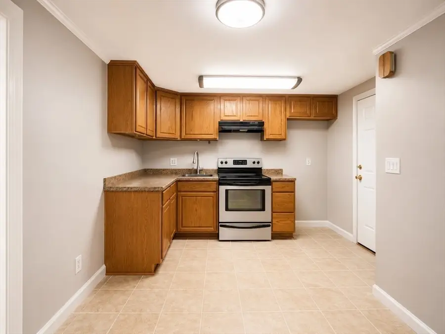 11 Auna Dr #6, Brockton, MA 02301 - #3