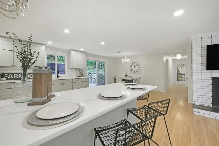 334 Rogers St, Lowell, MA 01852 - #3