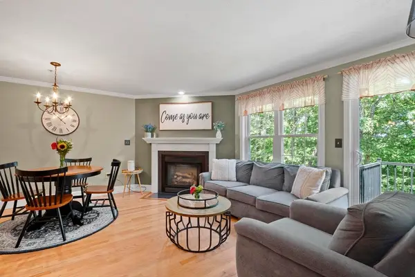 70 Bridle Cross Rd #70, Fitchburg, MA 01420