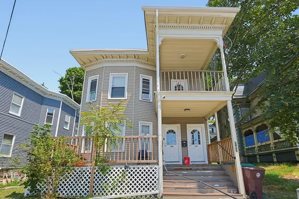 707 Bridge St, Lowell, MA 01850