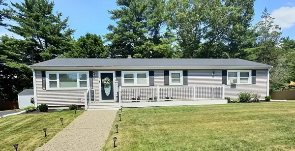 2 Mcfarlin Rd, Carver, MA 02330
