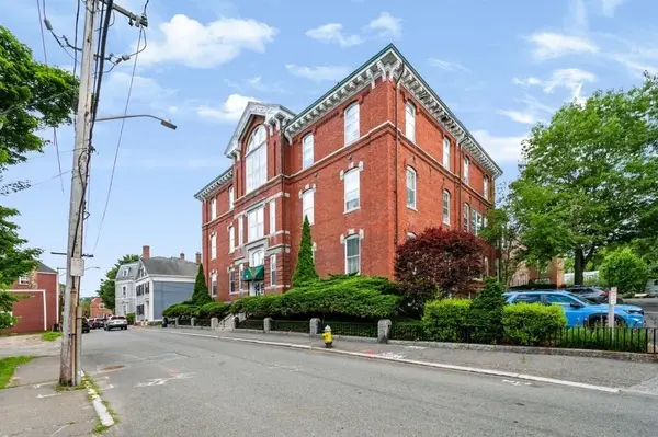 35 Flint #106, Salem, MA 01970