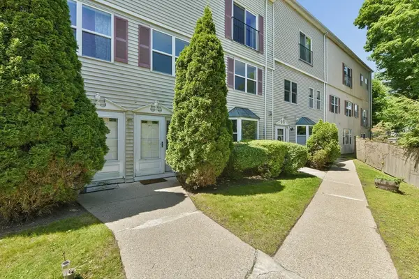110 Coolidge Hill Rd #2, Watertown, MA 02472