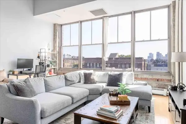 156 Porter St #320, Boston, MA 02128