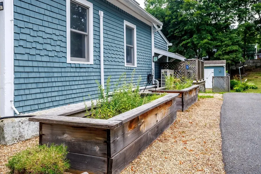 48R Manchester St, Leominster, MA 01453 - #3