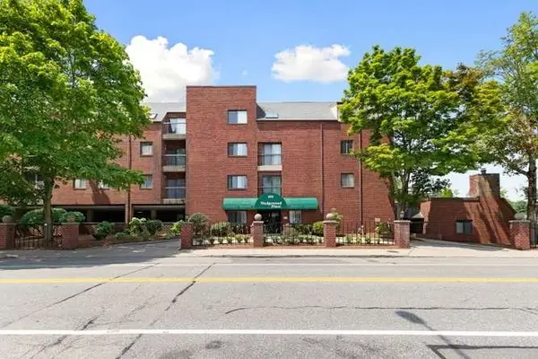 666 Main #211, Winchester, MA 01890