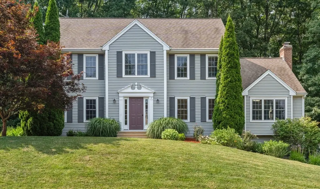 7 Evergreen Ln, Sturbridge, MA 01518 - #1