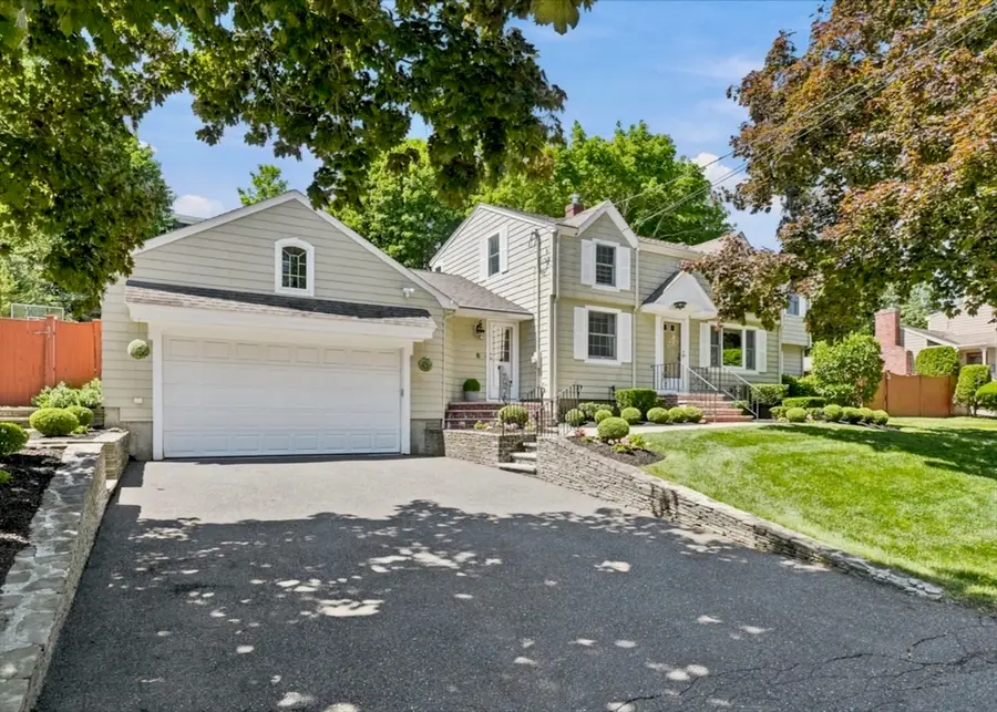 8 Emery St, Peabody, MA 01960 - #2