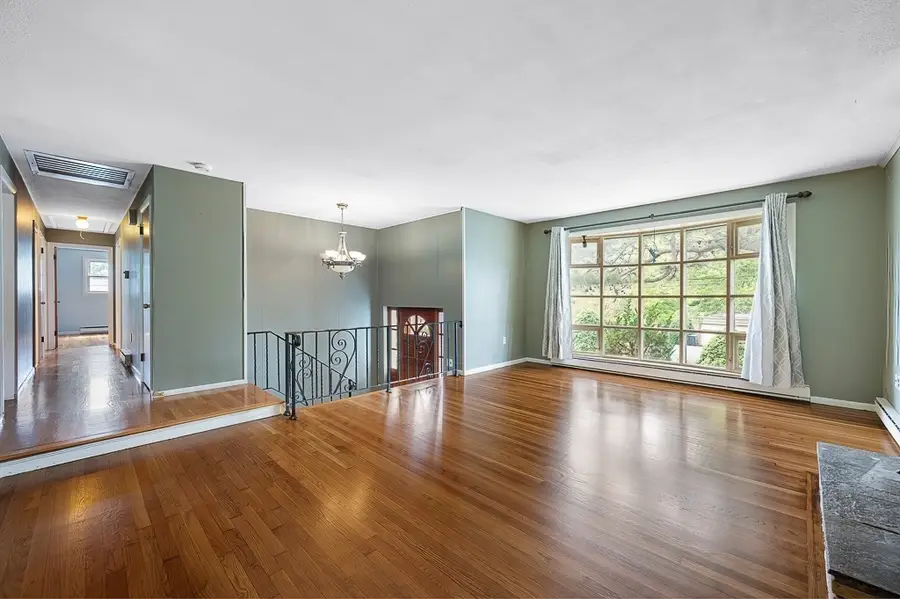 36 Roman Dr, Shrewsbury, MA 01545 - #3