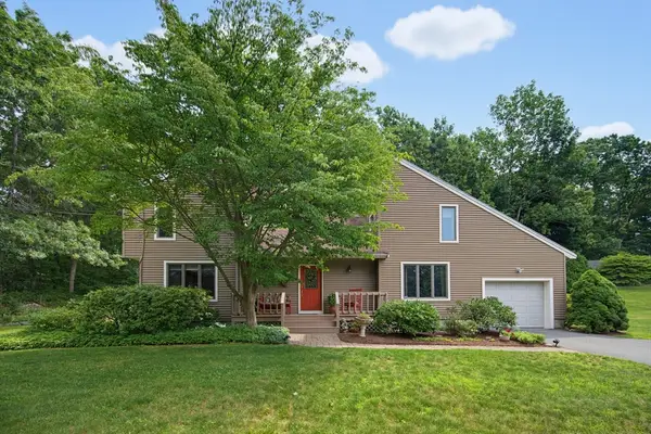 14 Shoreline Dr, Foxboro, MA 02035