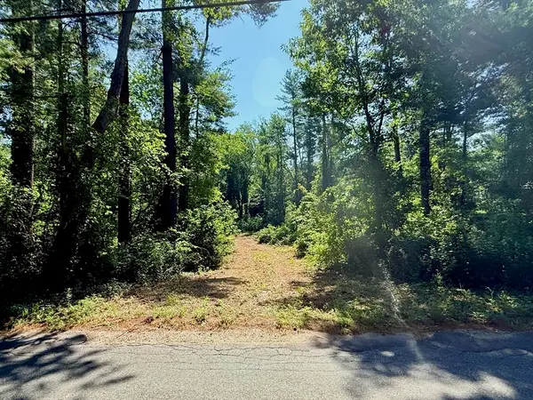 19 Quanapoag Rd, Freetown, MA 02717