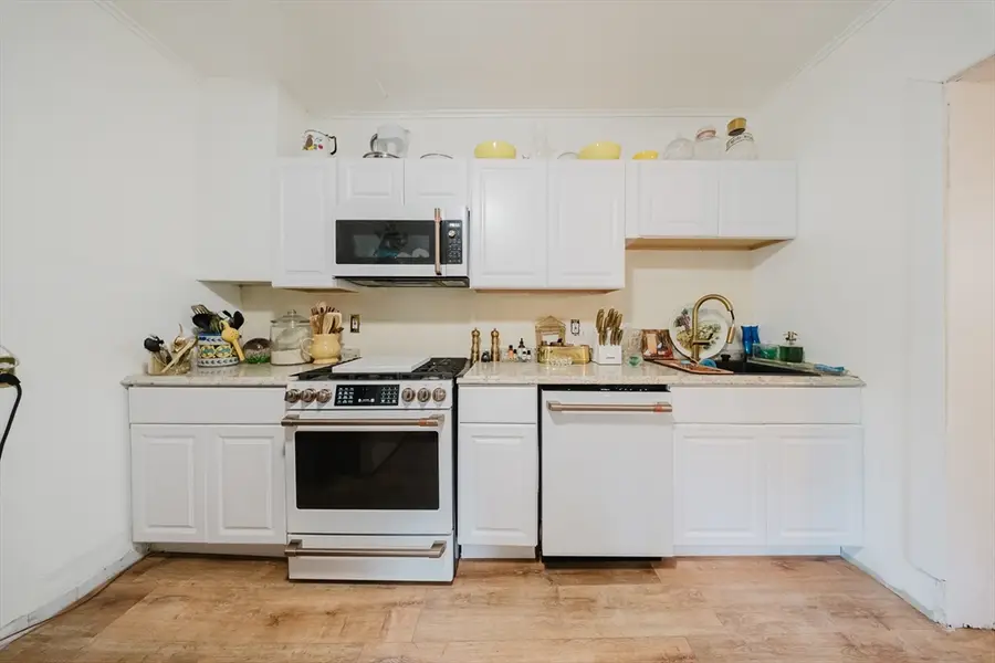 14 Center St, Holyoke, MA 01040 - #2