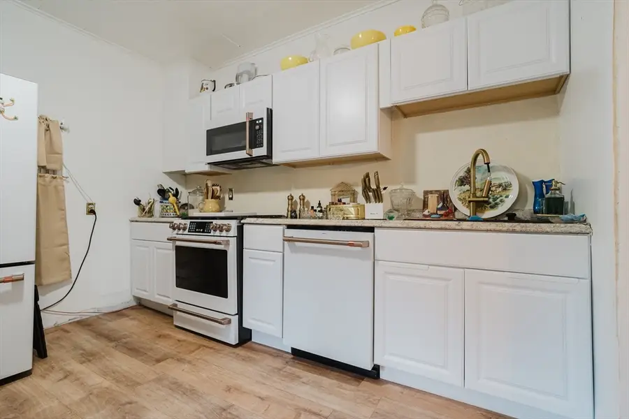 14 Center St, Holyoke, MA 01040 - #3