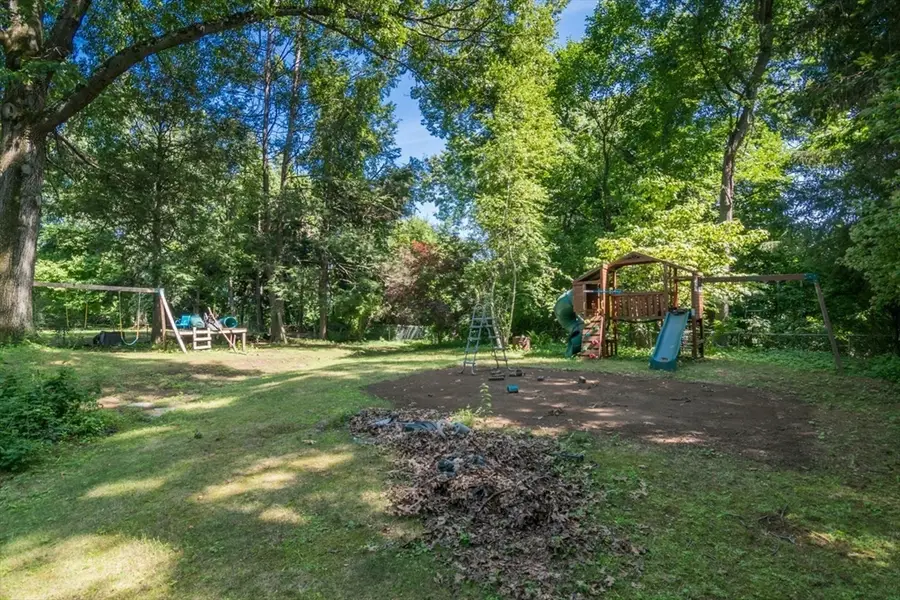 97 Overlook Dr, Springfield, MA 01118 - #2