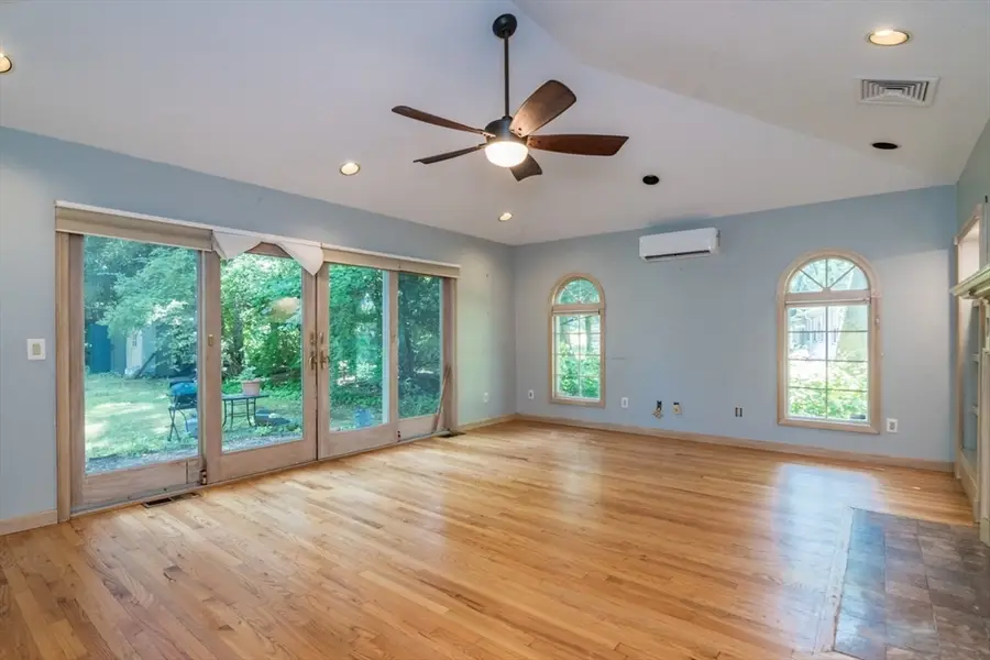 97 Overlook Dr, Springfield, MA 01118 - #3