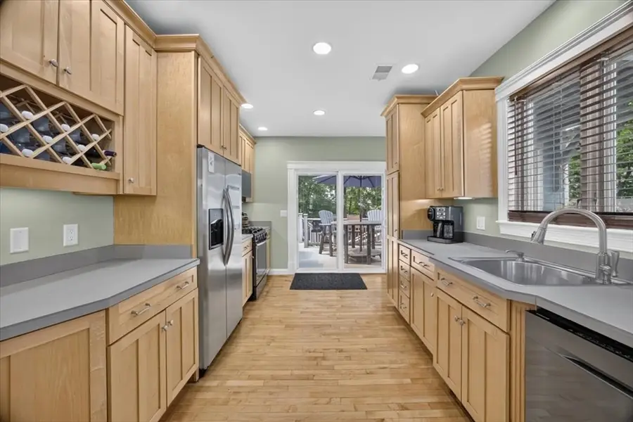 21 Willow St, Brockton, MA 02301 - #2