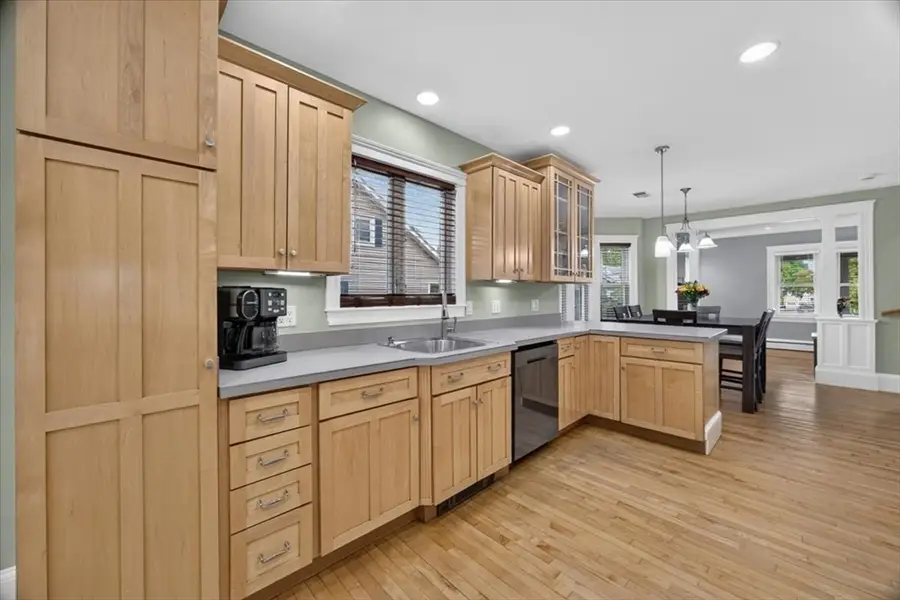 21 Willow St, Brockton, MA 02301 - #3