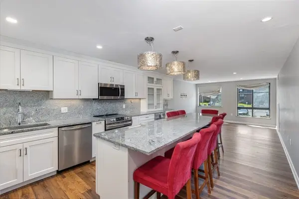 100 Ledgewood Dr #410, Stoneham, MA 02180