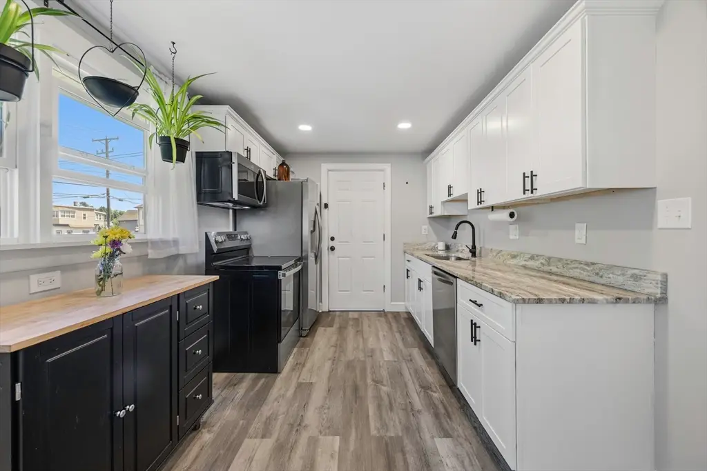 140 Everett St, Easthampton, MA 01027 - #1