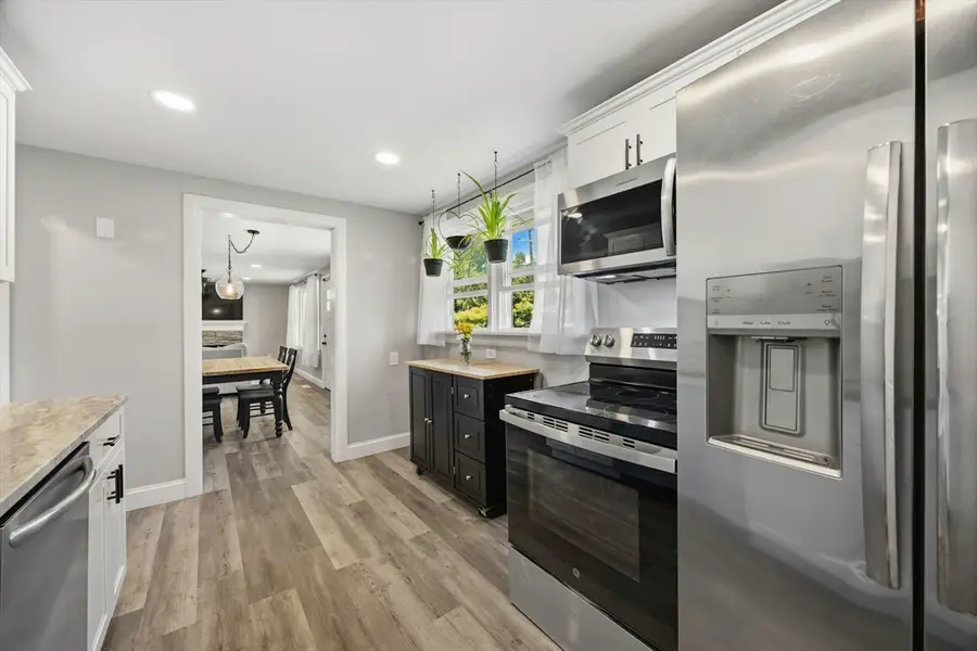 140 Everett St, Easthampton, MA 01027 - #3