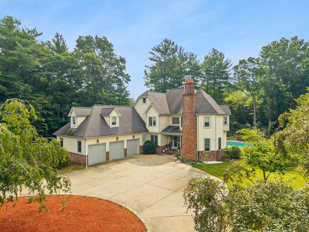 105 Lounsbury Dr, Raynham, MA 02767 - #1