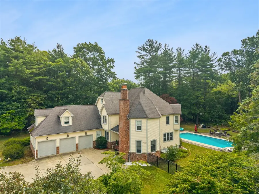 105 Lounsbury Dr, Raynham, MA 02767 - #2