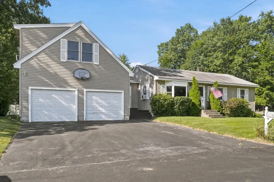 16 Edgelawn Ave, North Chelmsford, MA 01863 - #2
