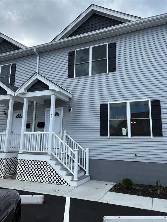184 Avenue C #03, Woonsocket, RI 02895