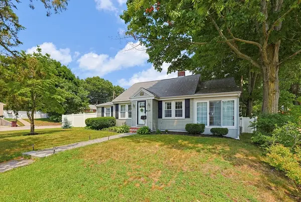 812 East St, Dedham, MA 02026