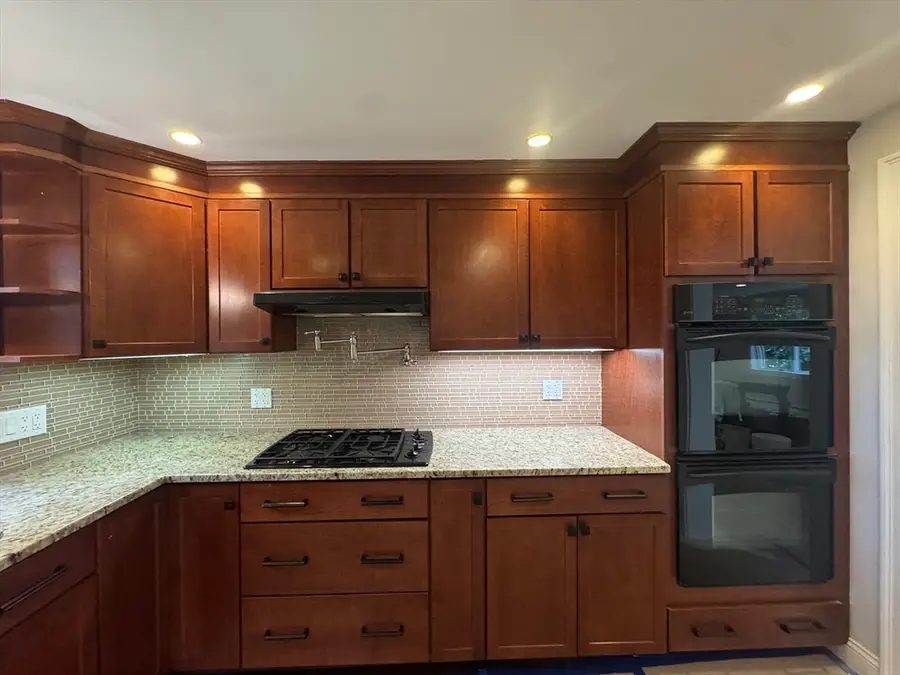 11 Aspen Ct, Dedham, MA 02026 - #3