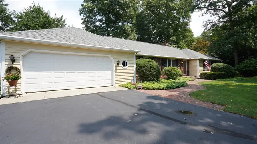 41 Wagon Wheel Rd, North Attleboro, MA 02760 - #3