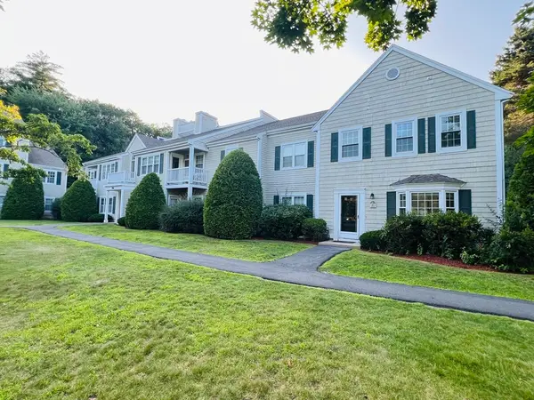 651 Brookside Dr #651, Andover, MA 01810