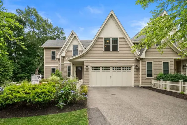 126 Walnut St #126, Wellesley, MA 02481