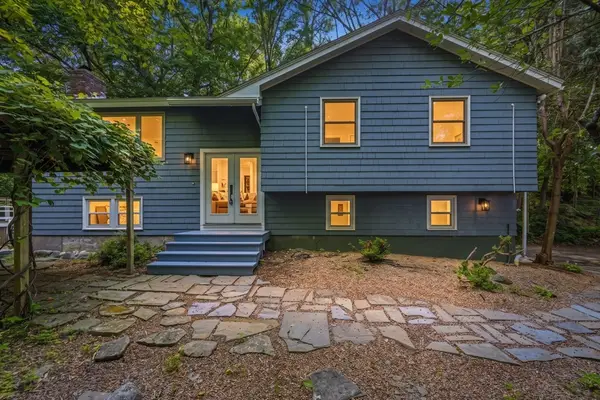 7 Hillcrest Dr, Acton, MA 01720