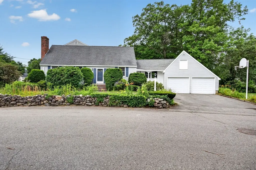 8 Marion Ave, Andover, MA 01810 - #1