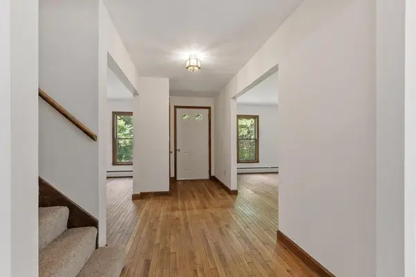 686 Scott Rd, Fitchburg, MA 01420