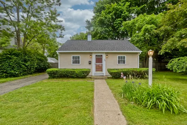 29 Lawnwood Ave, Longmeadow, MA 01106