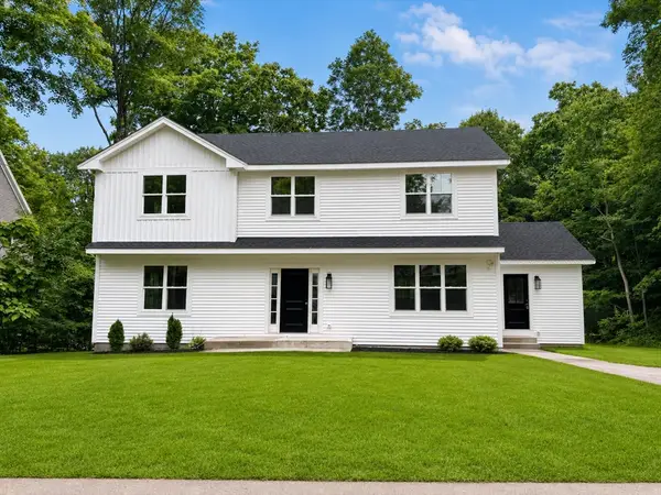 15 Mount Auburn St, Hopkinton, MA 01748