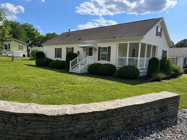 2 Settlers Road, Taunton, MA 02780