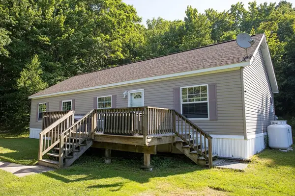 9 South County Rd, Florida, MA 01247